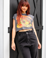 -Dark grey color
-Cropped tank
-Sleeveless
-Crew neck 
EA013099 TANK CALI 