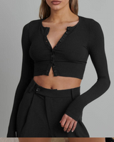 -Black color
-Long sleeves
-Front button up
-Crop top
-Comes in white and black 
EA013353 TOP BLK