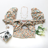 -Floral Pattern
-Puff Sleeves
-Ties in Front
-Sweetheart Neckline
-Ruched Waist
-Ruched Back
-Crop Top
Materials:
95% Polyester | 5% Elastane 
CROP PUFF TOP FLR