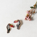 -Toucan Style
-Colored Diamonds
-Stud Earrings
-Gold Outline 
1121 TOUCAN STUD DIAMOND EARRING 