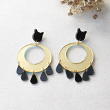 -Gold Hoop Decal
-Teardrop Detail
-Cat Shaped Stud
-Gold Detail
-Lightweight Design
-Dangle
-Earring
DANGLE CAT HOOP EARRING