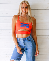 -Orange color
-Blue letter detail
-“Tail Gator” x3
-Cutout detail
-Adjustable straps 
-One size
EA003939 GD22 OTAIL OS